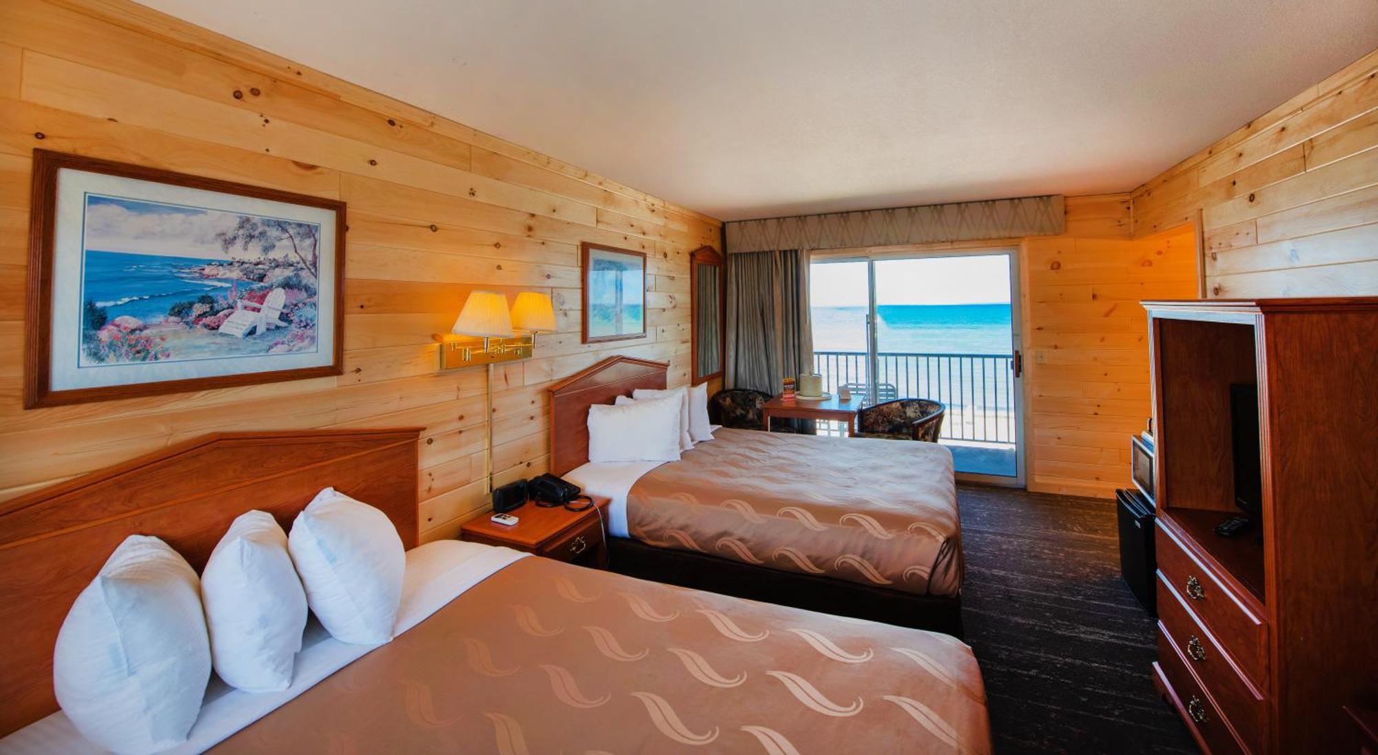 Quality Inn & Suites Mackinaw City Beachfront Exterior photo