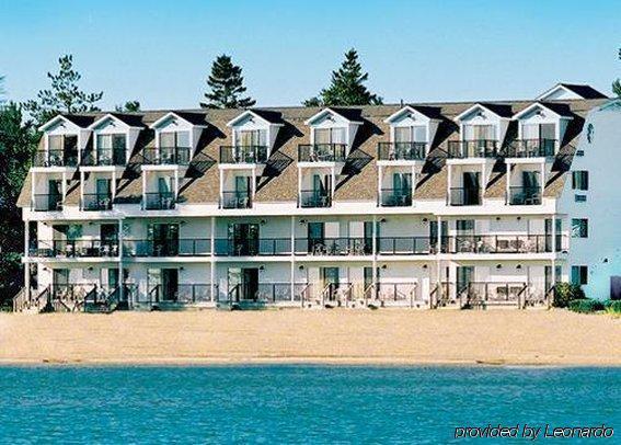 Quality Inn & Suites Mackinaw City Beachfront Exterior photo